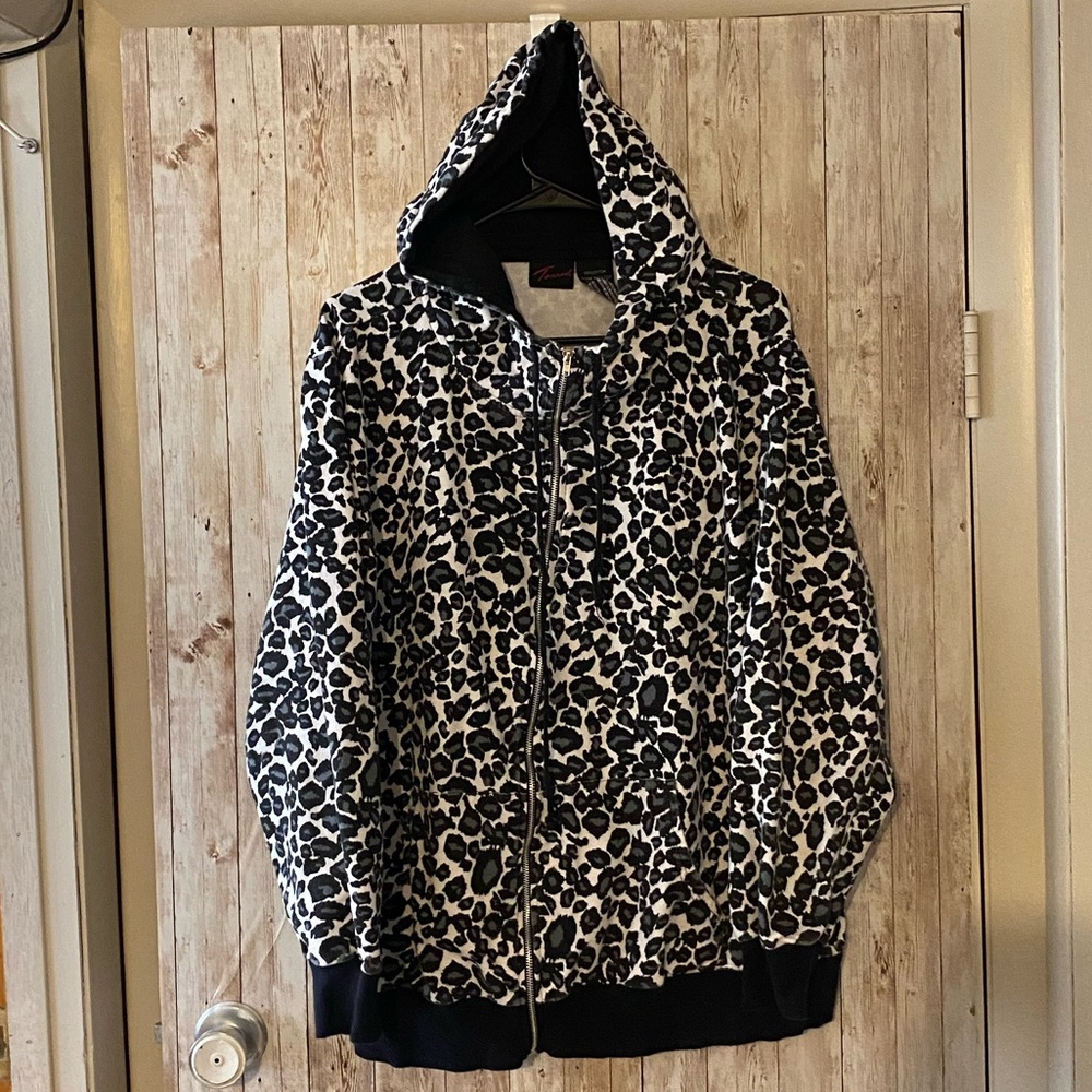 Torrid Woman's 4 zip up hoodie black white cheetah plus
